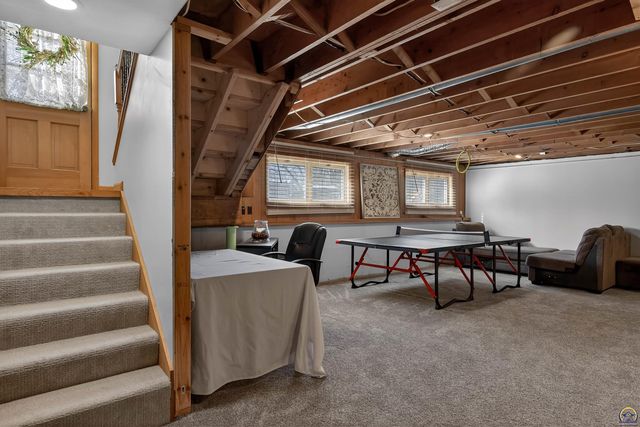 1901 SW Valley Glen RD, Topeka, KS 66615