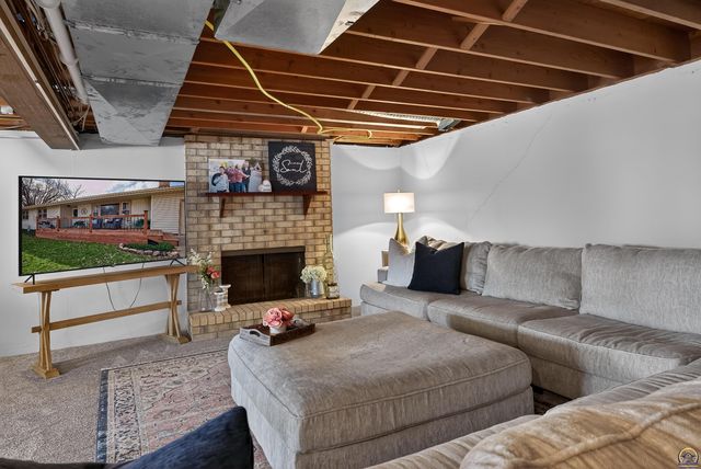 1901 SW Valley Glen RD, Topeka, KS 66615