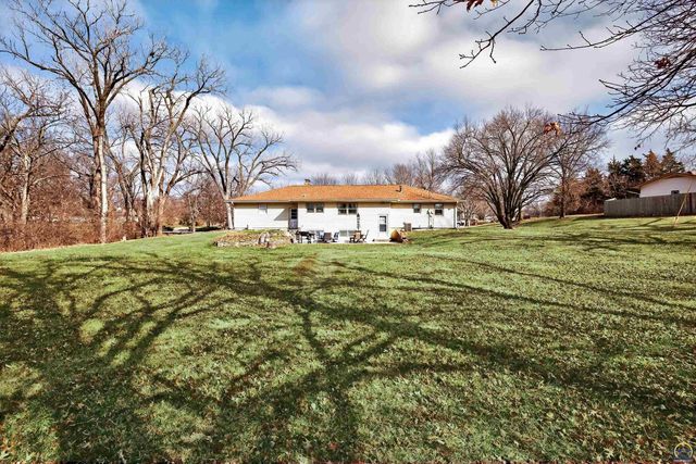 1901 SW Valley Glen RD, Topeka, KS 66615