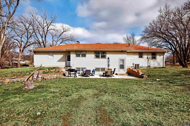 1901 SW Valley Glen RD, Topeka, KS 66615