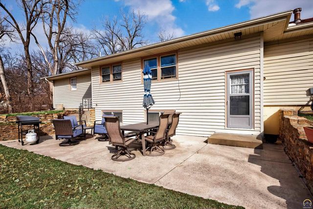 1901 SW Valley Glen RD, Topeka, KS 66615
