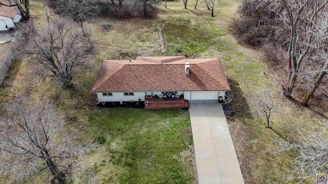 1901 SW Valley Glen RD, Topeka, KS 66615