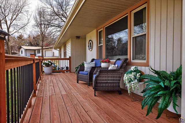 1901 SW Valley Glen RD, Topeka, KS 66615