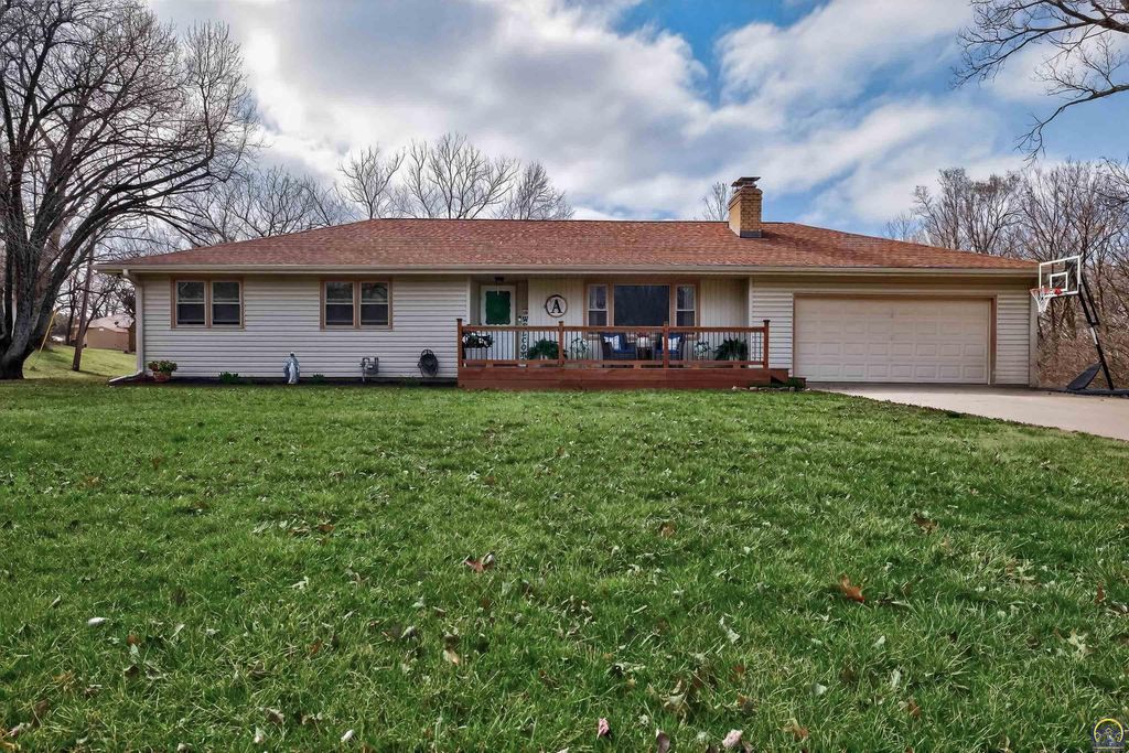 1901 SW Valley Glen RD, Topeka, KS 66615