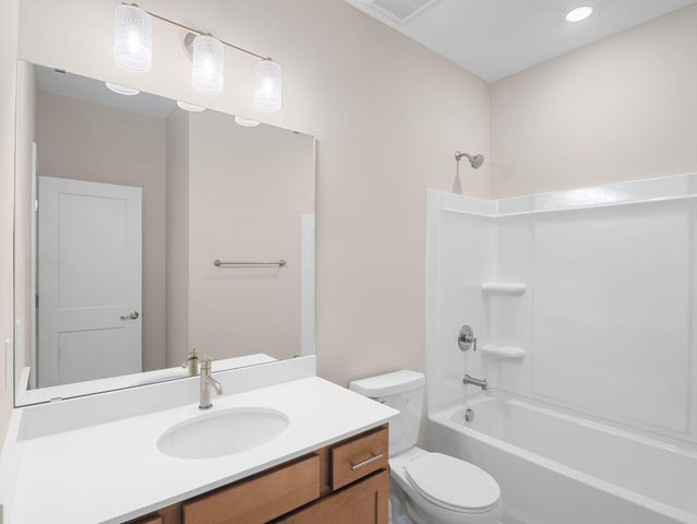 17714 Everest Avenue, Lakeville, MN 55044