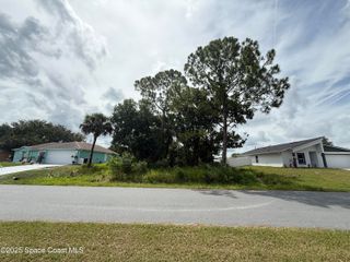 1060 Tetzel Street SE, Palm Bay, FL 32909