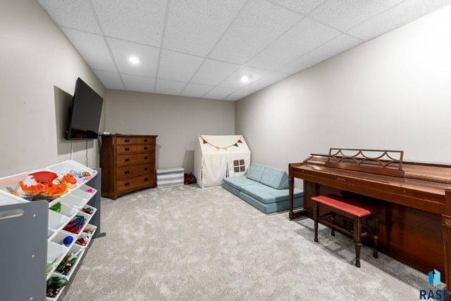 1905 S Fox Trl Trail, Sioux Falls, SD 57103