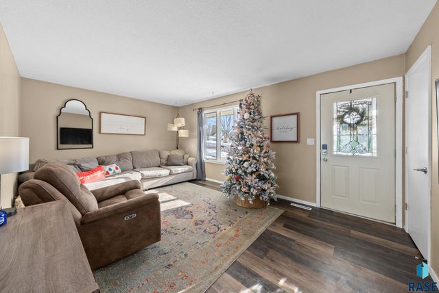 1905 S Fox Trl Trail, Sioux Falls, SD 57103