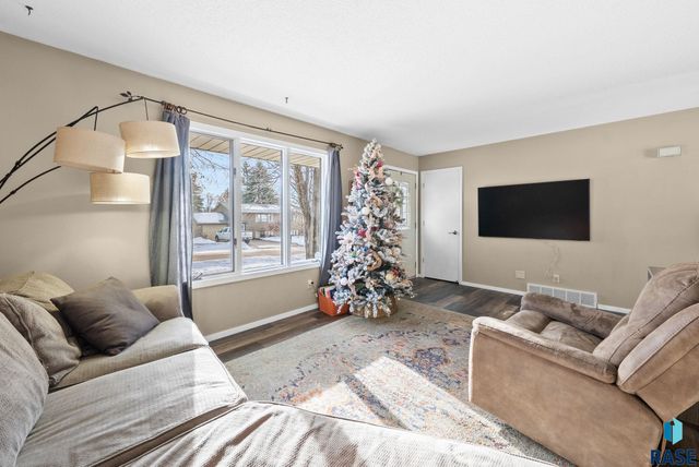 1905 S Fox Trl Trail, Sioux Falls, SD 57103