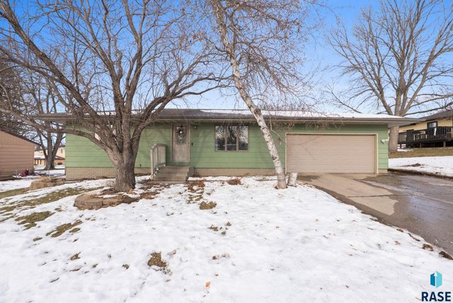 1905 S Fox Trl Trail, Sioux Falls, SD 57103