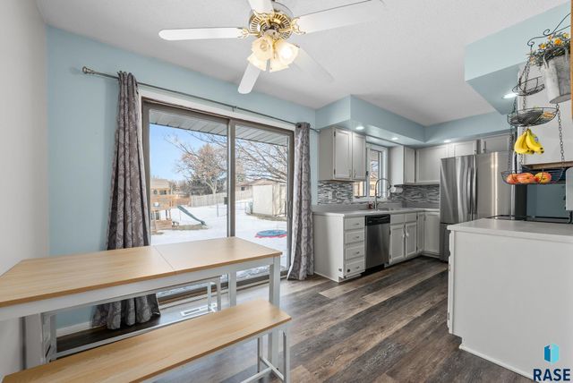 1905 S Fox Trl Trail, Sioux Falls, SD 57103