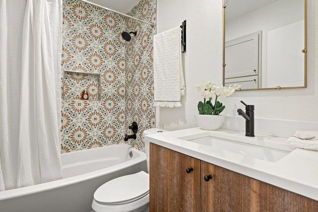 300 Clearday DR, Austin, TX 78745