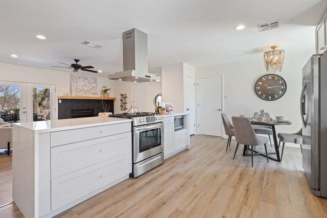 300 Clearday DR, Austin, TX 78745