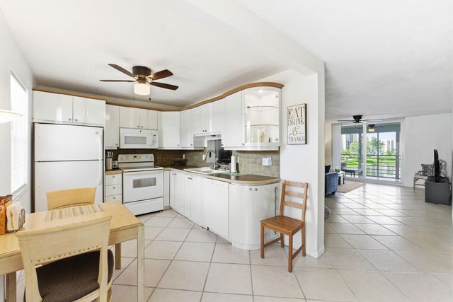 1024 SE 5th Avenue 202, Dania Beach, FL 33004
