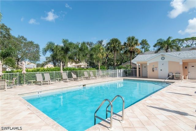 437 Wiggins Lake CT 201, Naples, FL 34110