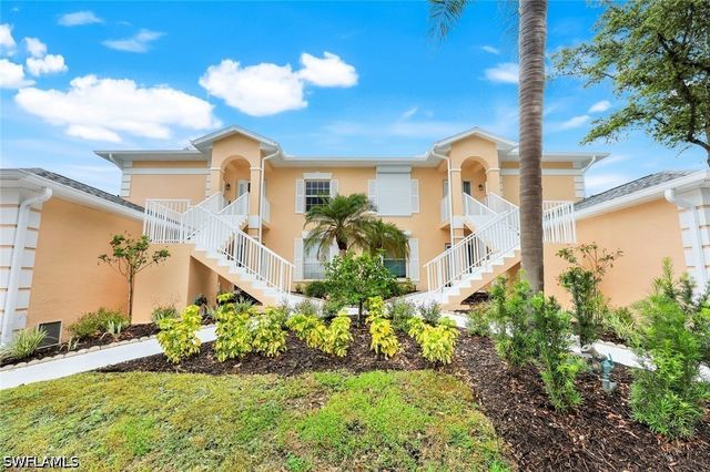 437 Wiggins Lake CT 201, Naples, FL 34110