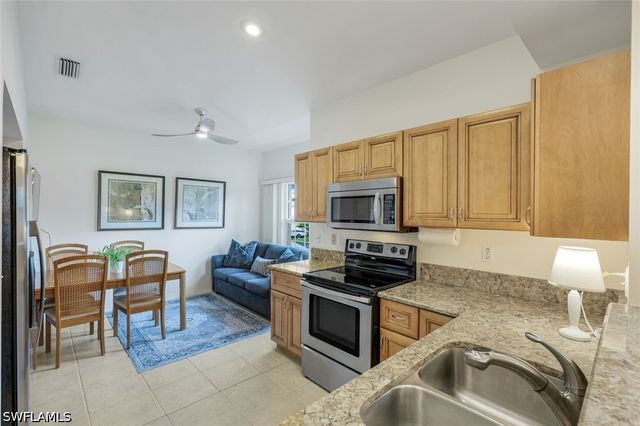 437 Wiggins Lake CT 201, Naples, FL 34110