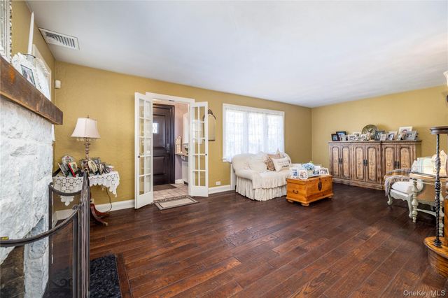 43 Webster Street, Malverne, NY 11565