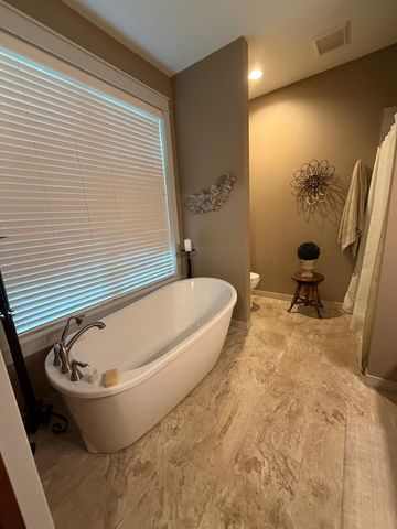 3335 Victoria Street N, Shoreview, MN 55126