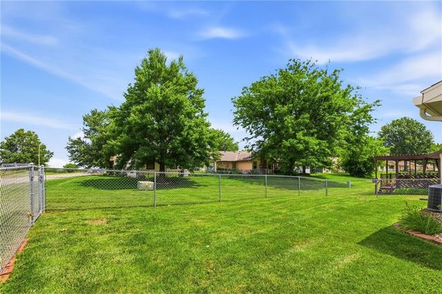 8200 E 189th Terrace, Belton, MO 64012
