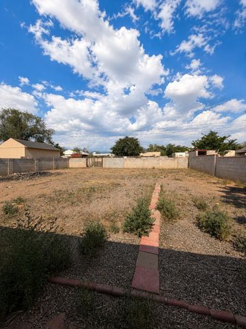 2442 Valencia Drive NE, Albuquerque, NM 87110