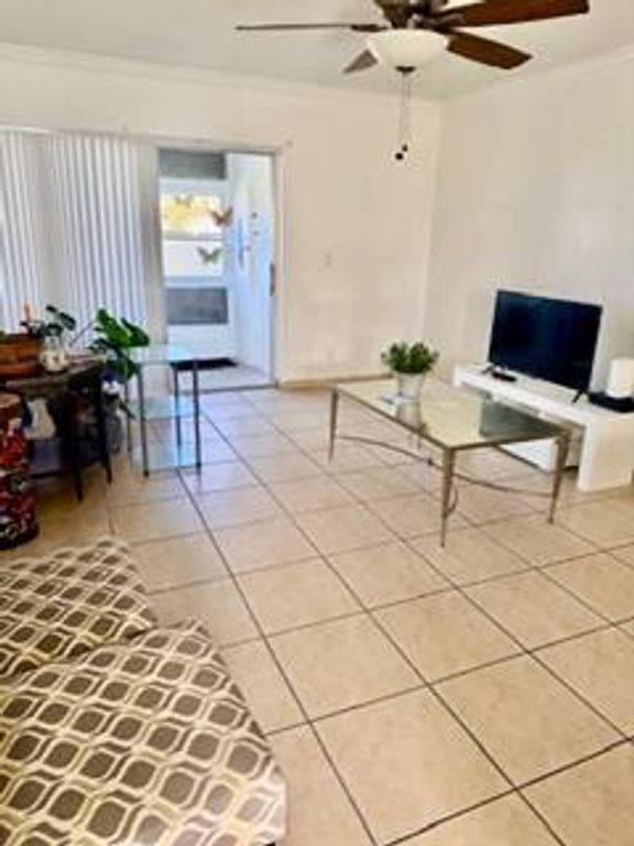 5443 Cresthaven Boulevard F, West Palm Beach, FL 33415