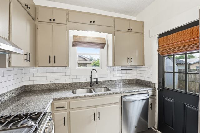 206 S Pendell Avenue, Cleburne, TX 76033