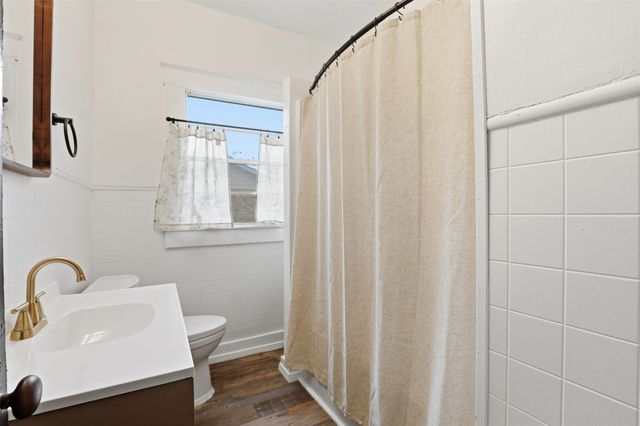 206 S Pendell Avenue, Cleburne, TX 76033