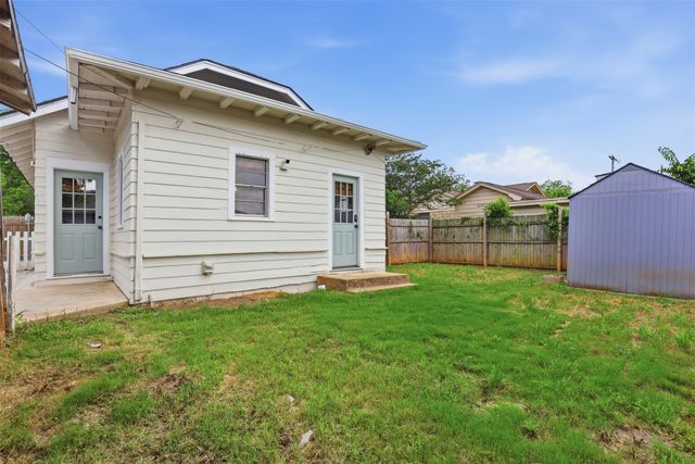 206 S Pendell Avenue, Cleburne, TX 76033