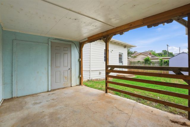 206 S Pendell Avenue, Cleburne, TX 76033