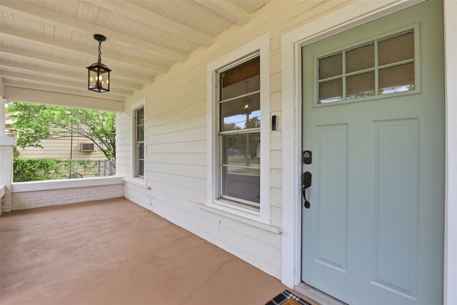 206 S Pendell Avenue, Cleburne, TX 76033