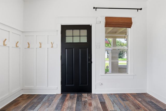 206 S Pendell Avenue, Cleburne, TX 76033