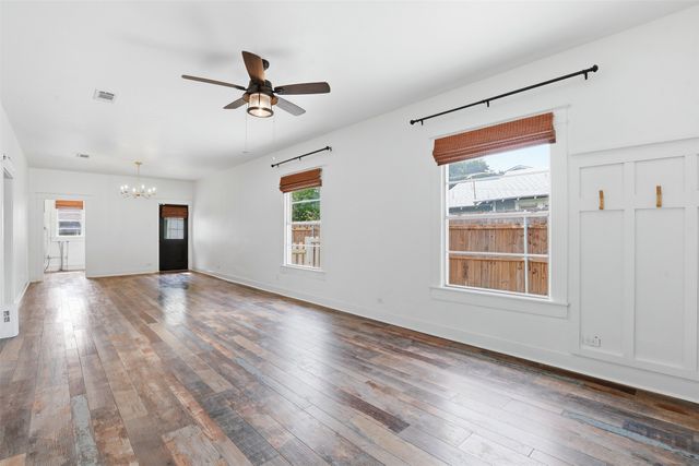 206 S Pendell Avenue, Cleburne, TX 76033