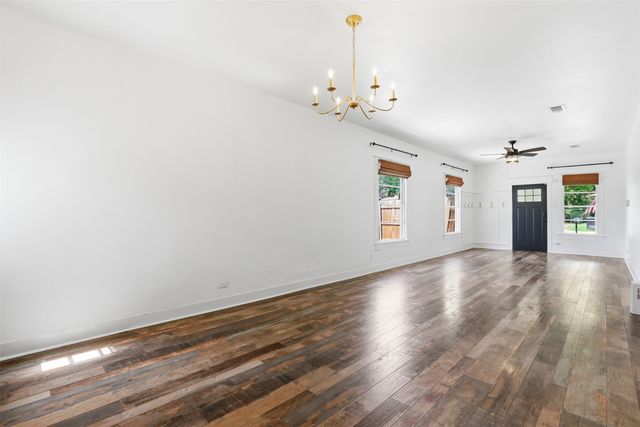 206 S Pendell Avenue, Cleburne, TX 76033