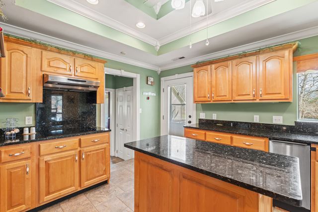 137 Lake Shore Blvd, Coalmont, TN 37313