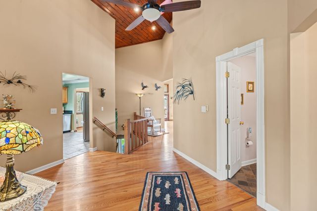 137 Lake Shore Blvd, Coalmont, TN 37313