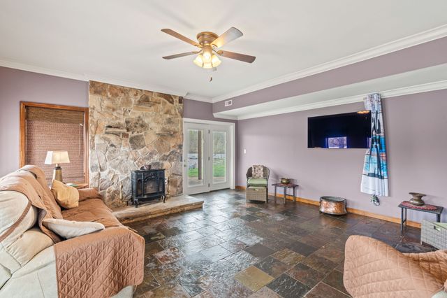 137 Lake Shore Blvd, Coalmont, TN 37313