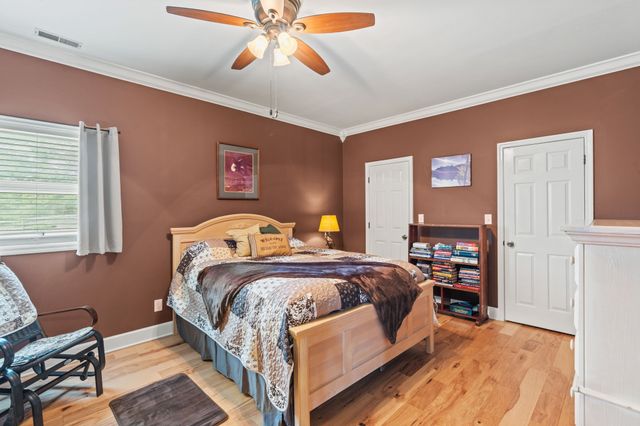 137 Lake Shore Blvd, Coalmont, TN 37313