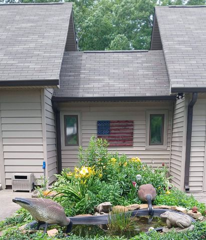 137 Lake Shore Blvd, Coalmont, TN 37313