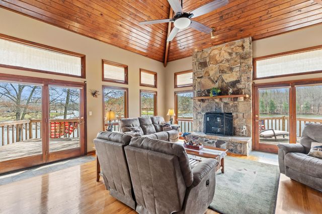 137 Lake Shore Blvd, Coalmont, TN 37313