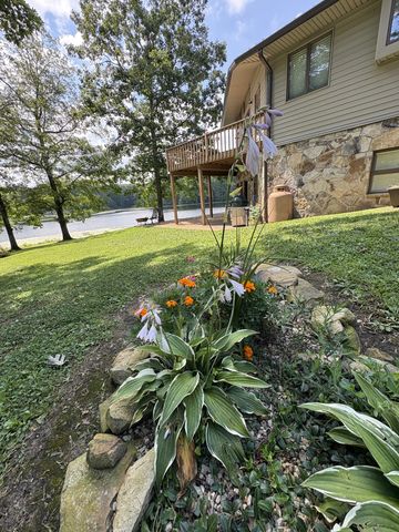 137 Lake Shore Blvd, Coalmont, TN 37313