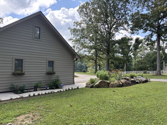 137 Lake Shore Blvd, Coalmont, TN 37313