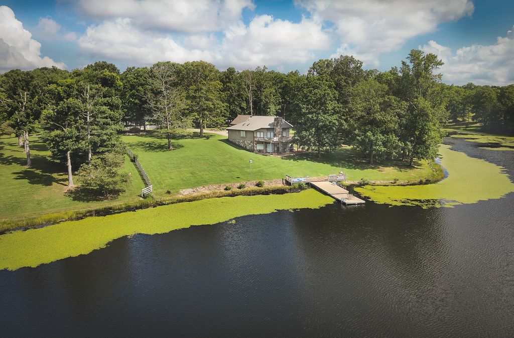 137 Lake Shore Blvd, Coalmont, TN 37313