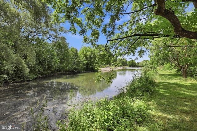 367 MILLPOND DR, Lititz, PA 17543