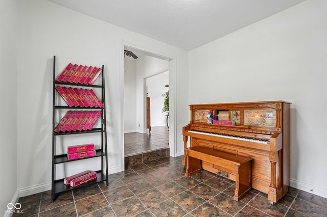 211 Whiteland Road, Whiteland, IN 46184