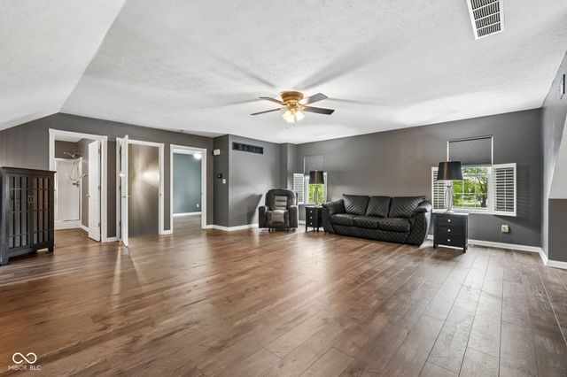 211 Whiteland Road, Whiteland, IN 46184
