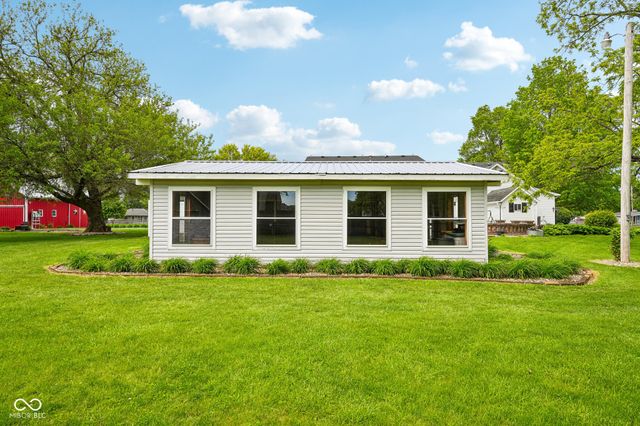 211 Whiteland Road, Whiteland, IN 46184