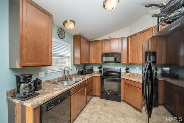 36 Chesterfield Court, Wentzville, MO 63385