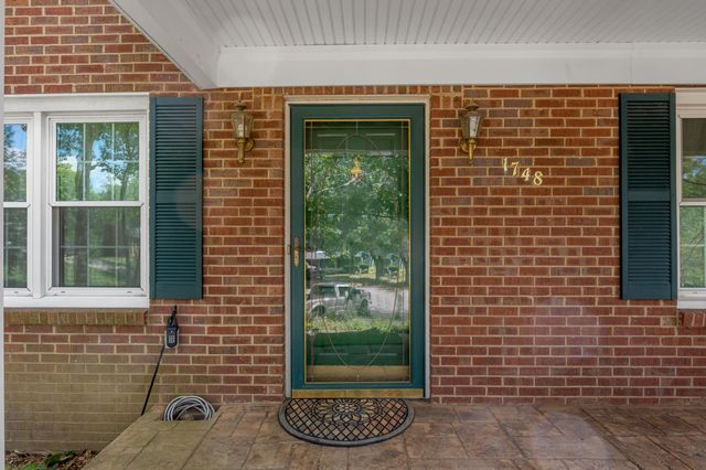 1748 Brook Park Drive, Lexington, KY 40515