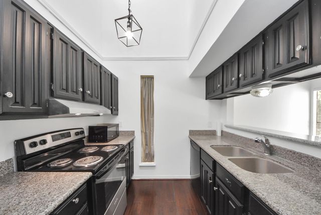 3500 Tangle Brush Drive 8, Spring, TX 77381